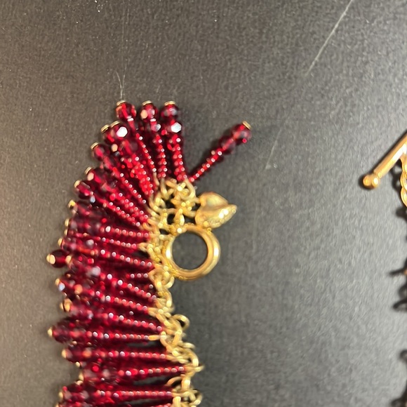 CAROLEE ⚜️ Gorgeous Red Crystals Toggle Bracelet - Picture 2 of 6